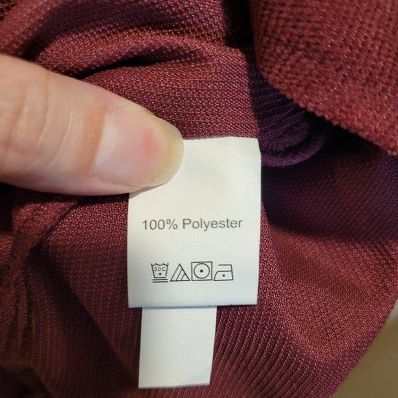 Shein burgundy corduroy overall jumper. Size 1XL - Picture 5 of 6